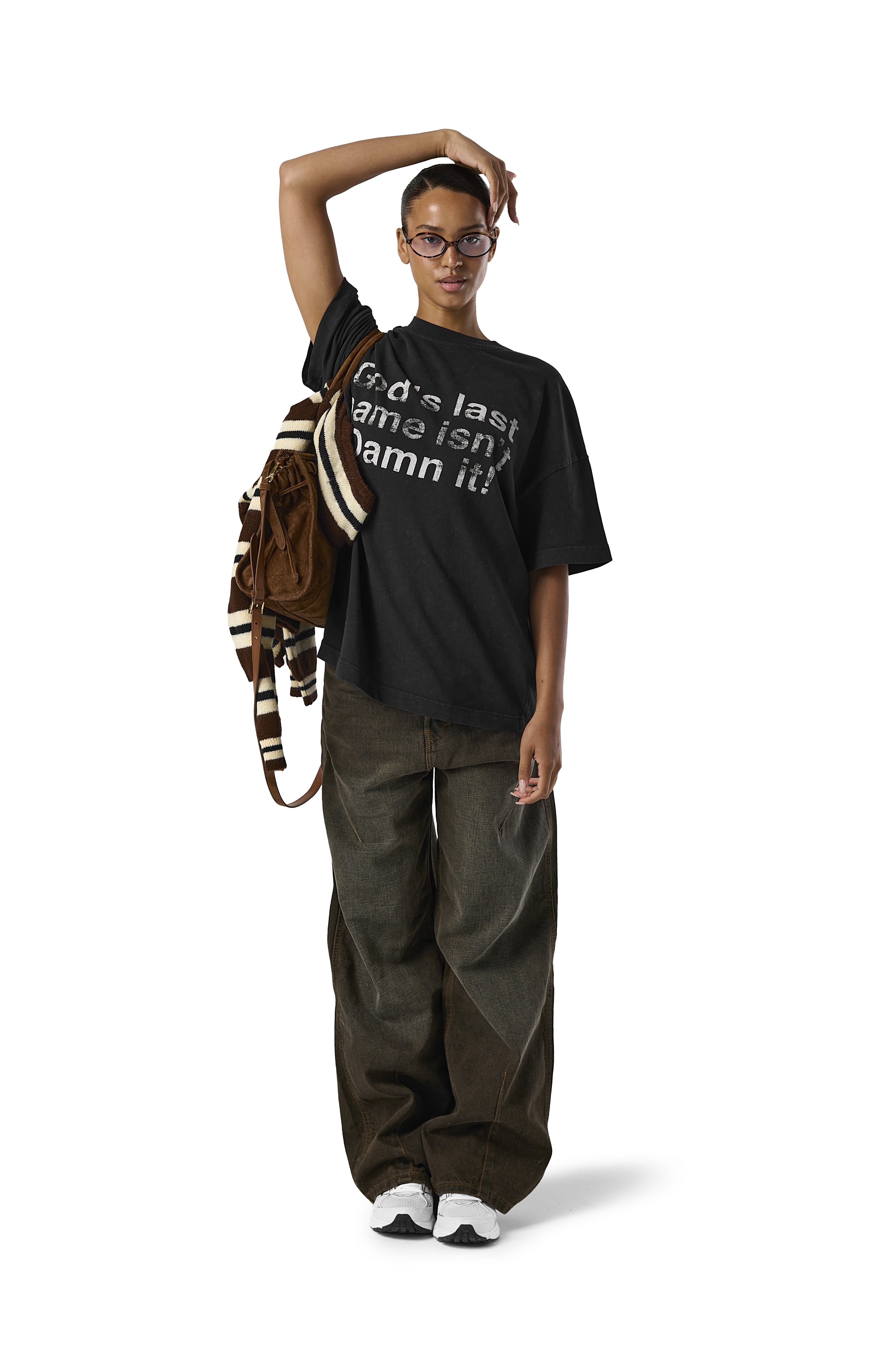 Model Flora is 5'8" and wears size S.